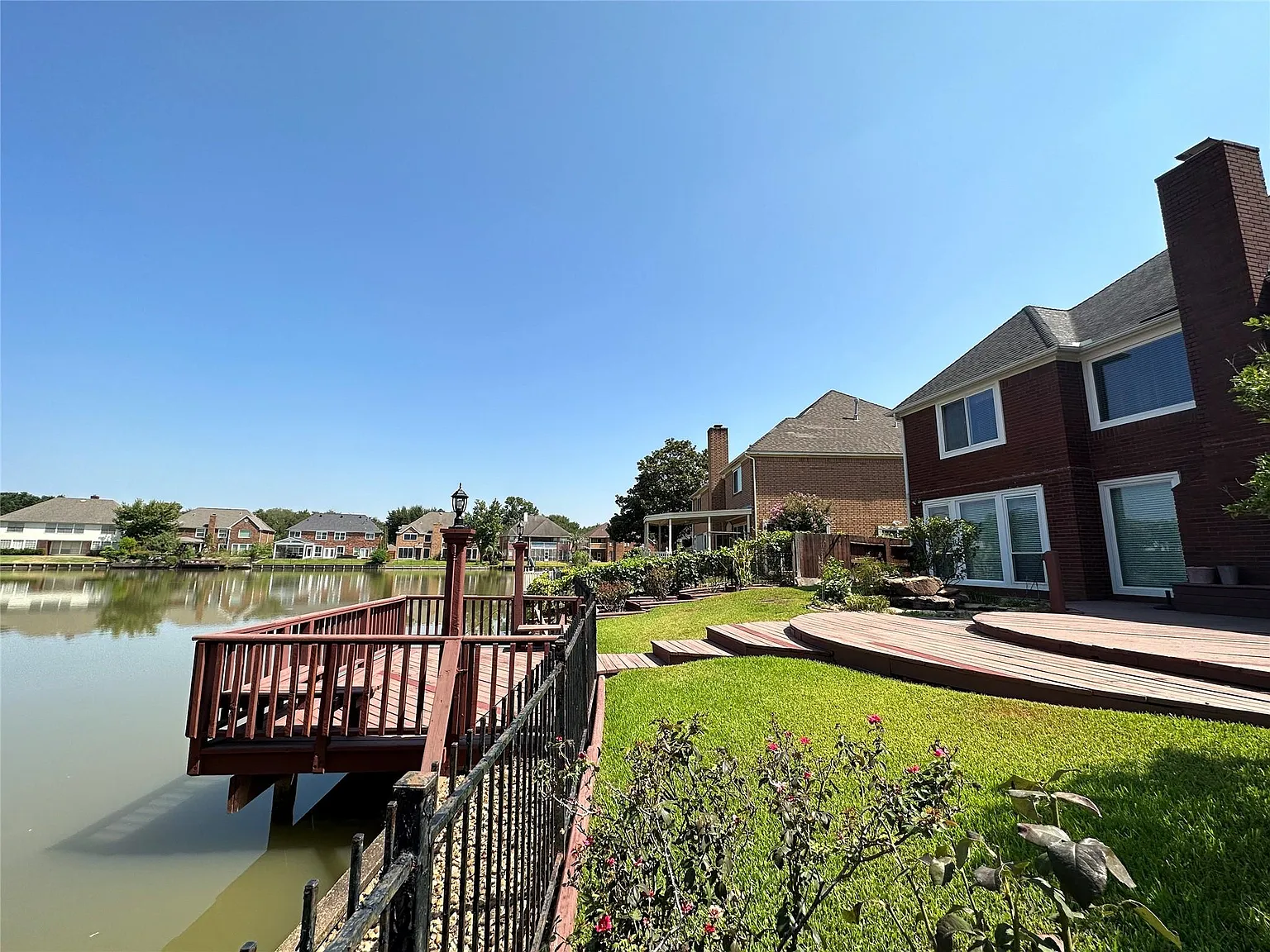 4 bed, 3.5 bath, 3905 sqft, $3,250 — Photo 2