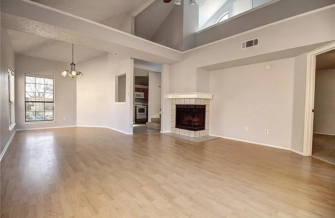 3 bed, 2.0 bath, 1464 sqft, $1,495 — Photo 2