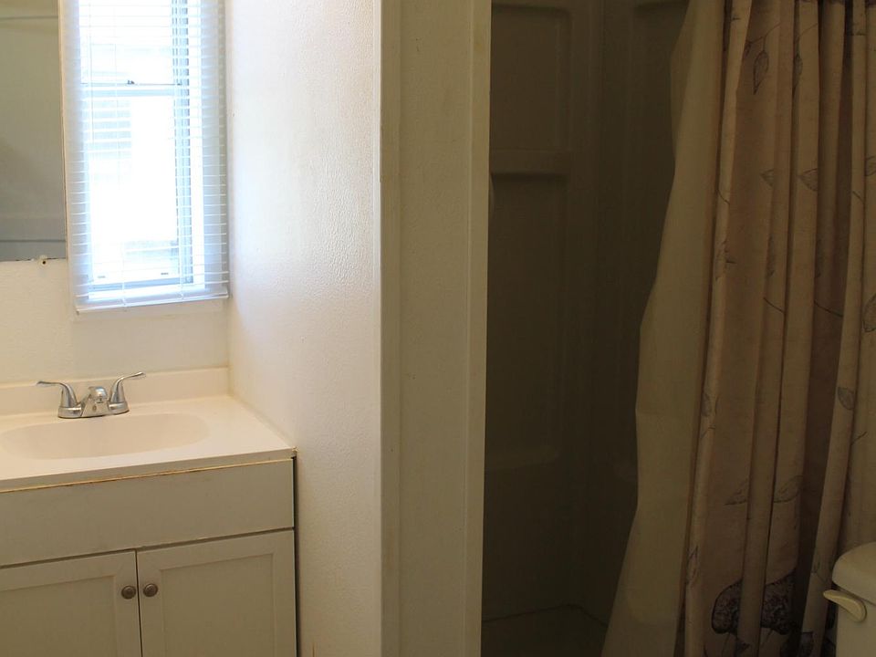 1st image of 205 Bank Ave APT B