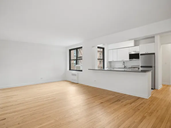 4489 Broadway 5E image 1 of 11