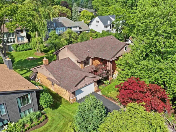 4677 Rolling Ridge Rd, West Bloomfield, MI 48323