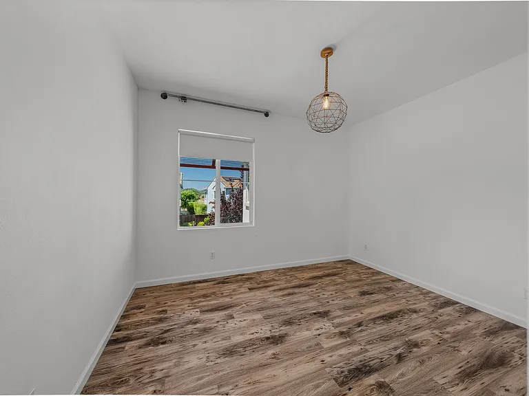 100 Portsmouth Dr — Photo 32