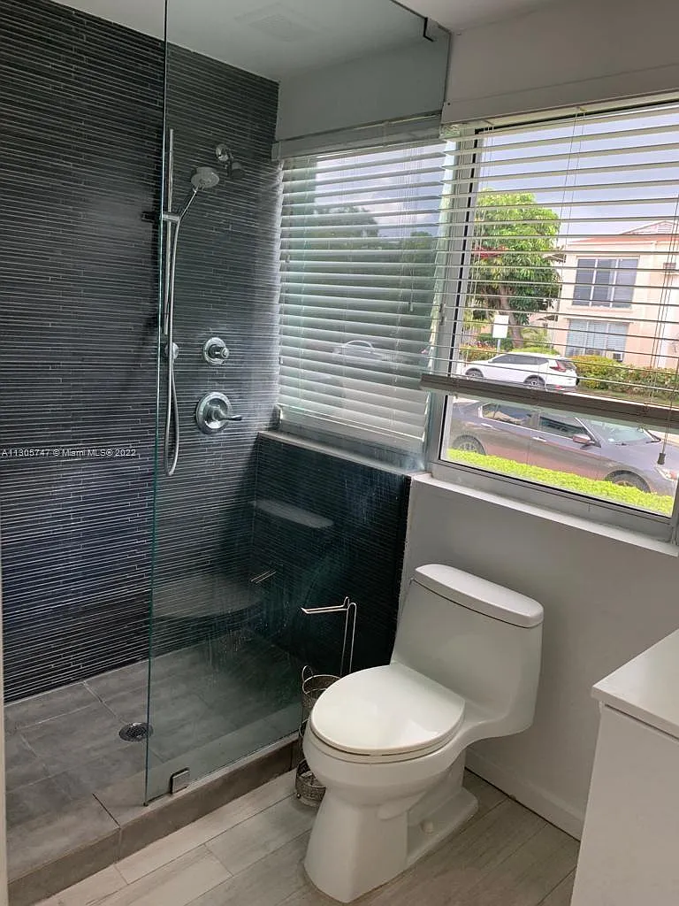 2 bed, 2.0 bath, 715 sqft, $2,700 — Photo 4