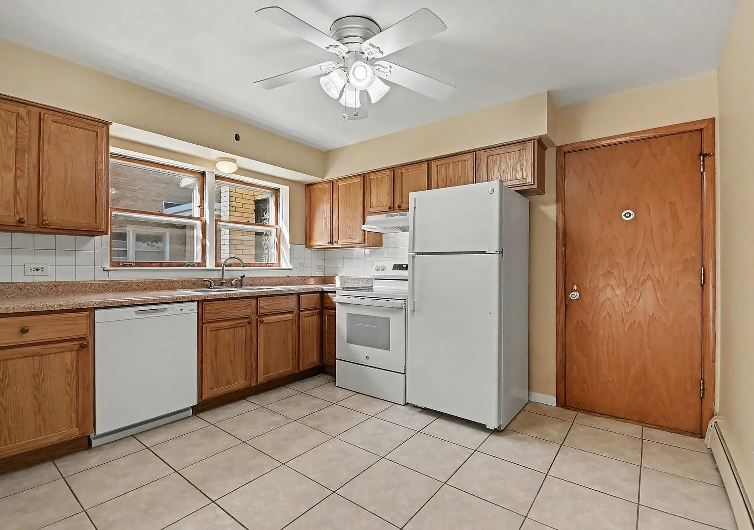 2 bed, 950 sqft, $1,750 — Photo 4