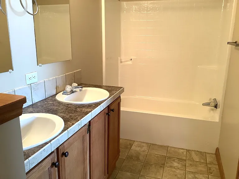 668 2nd Ave SE — Photo 10