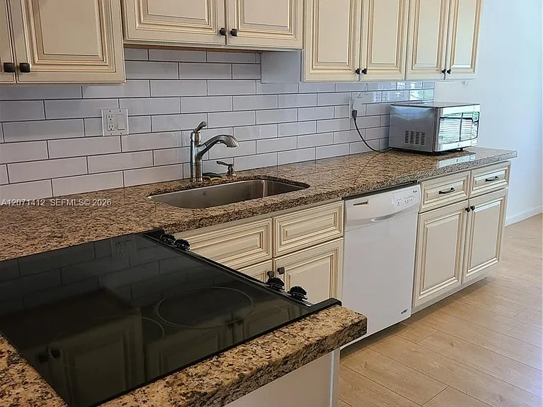 10520 Buttonwood Ave #10520 — Photo 6