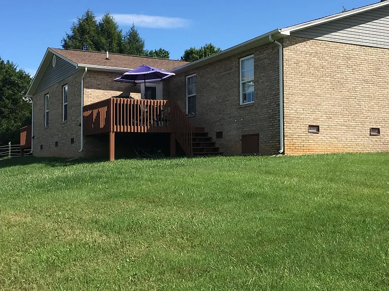 914 Water St — Photo 17