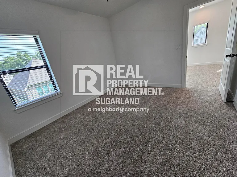 1414 Emma Lake Dr — Photo 41