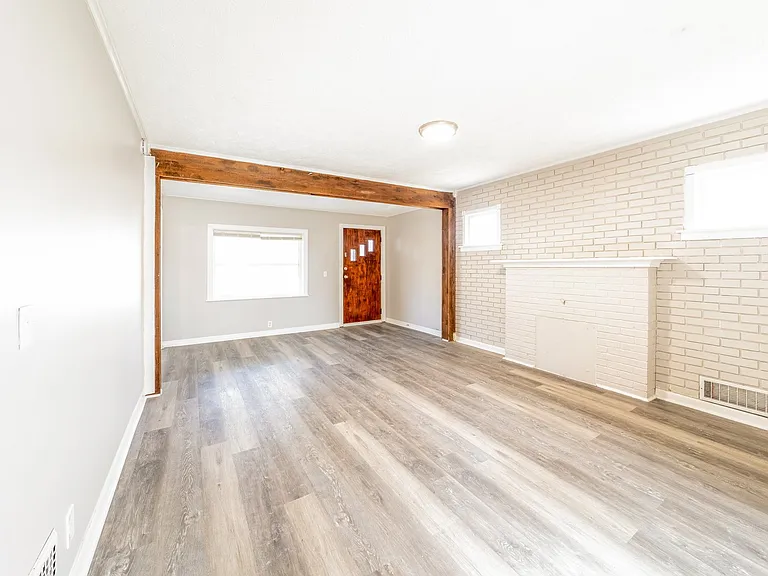 1253729_018_living_room_13549467.jpg