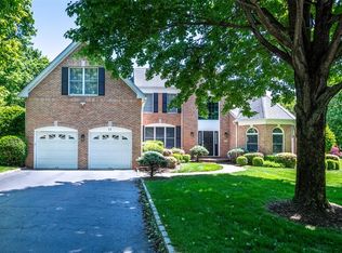 11 Pebble Beach Ln, White Plains, NY 10605
