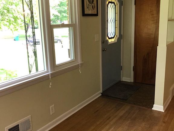 5th image of 1627 8th St NW