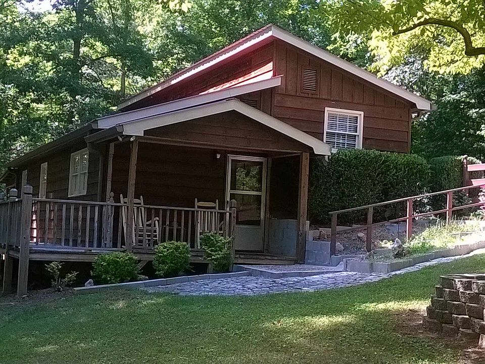 1st image of 75 Laurel Hill Dr