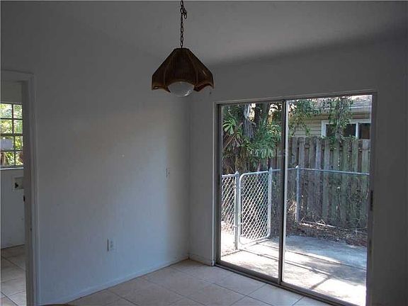 5th image of 4035 Murdock Ave