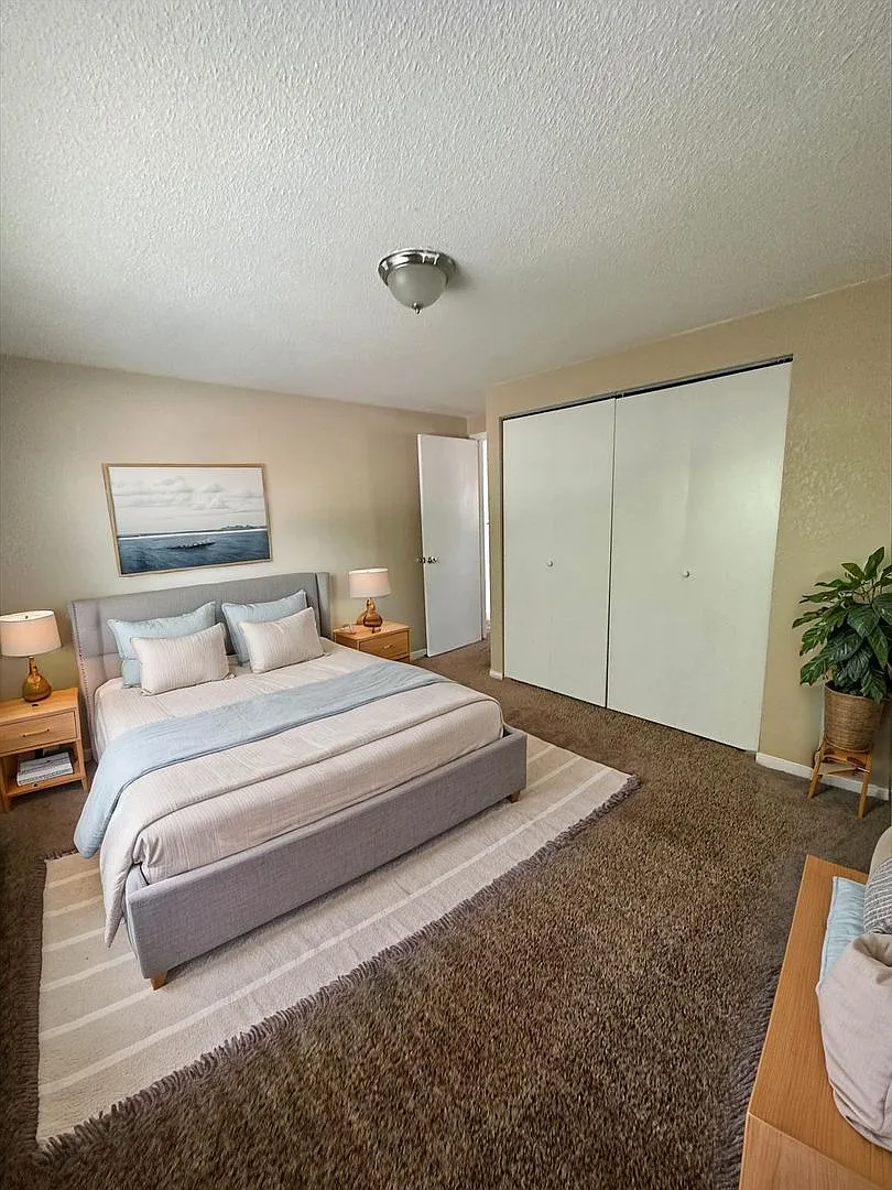 2 bed, 1.0 bath, 750 sqft, $1,099 — Photo 2