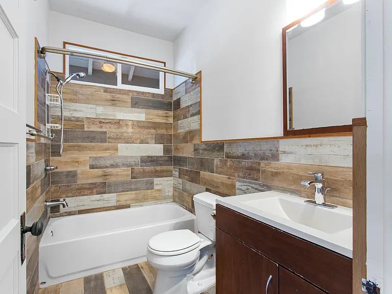 1009 2nd Ave — Photo 5