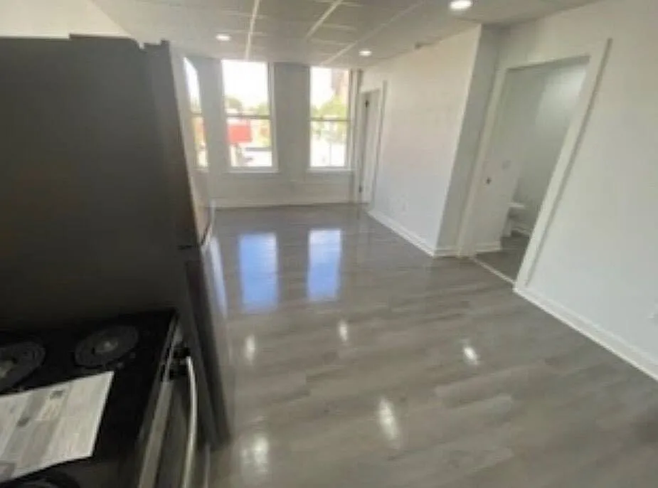 2 bed, 1.0 bath, $1,300 — Photo 4