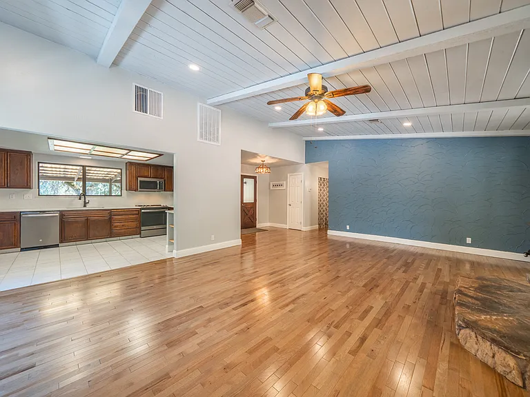 17659 Melwood Ln — Photo 16