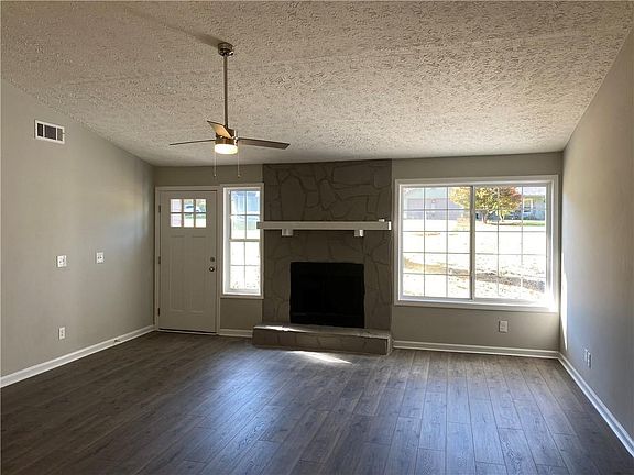 5th image of 124 Riverchase Dr