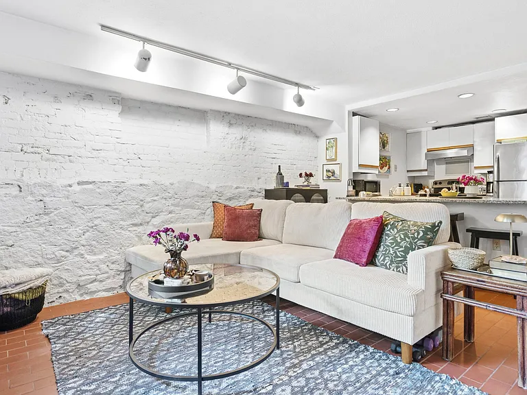 12 Greenough Ln #LL1 — Photo 4