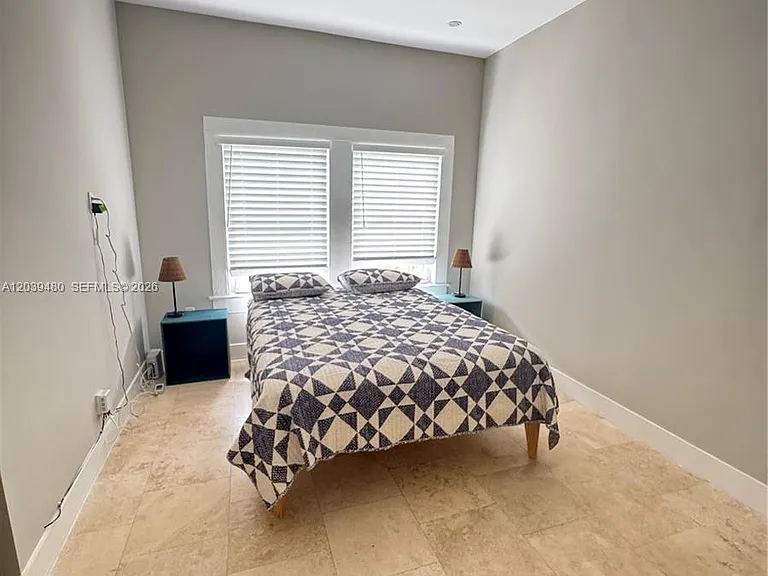 2434 SW 15th St — Photo 13