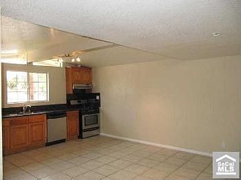 4th image of 627 N East St