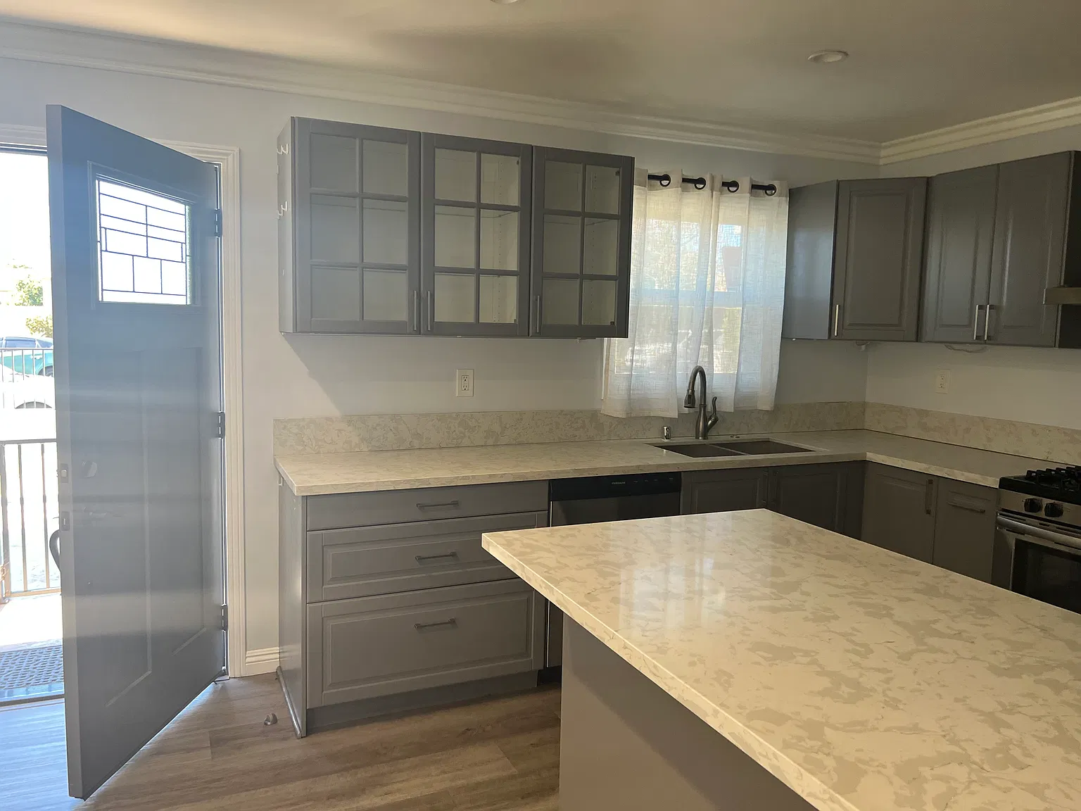 2 bed, 1200 sqft, $3,900 — Photo 4
