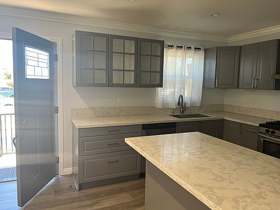 4th image of 6632 Beeman Ave