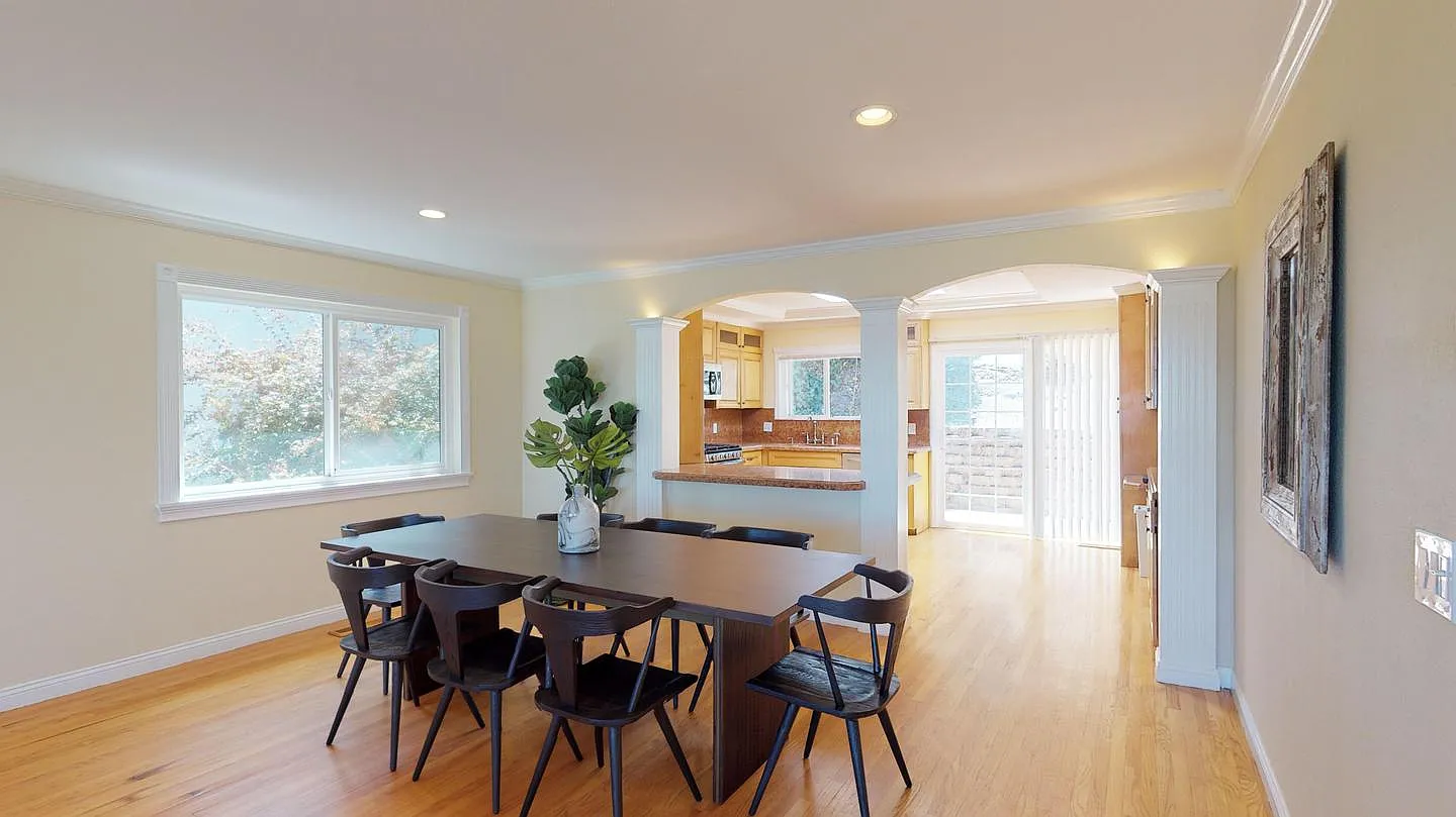 Private Bedroom in Gorgeous Belmont Home With Beautiful Backyard — Photo 3