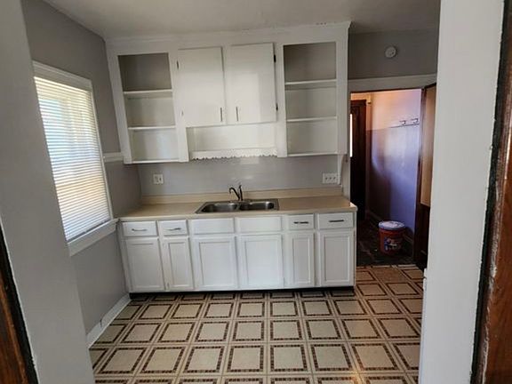 4th image of 10909 Parkhurst Dr #2