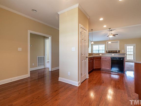 5th image of 372 Pedernales Dr