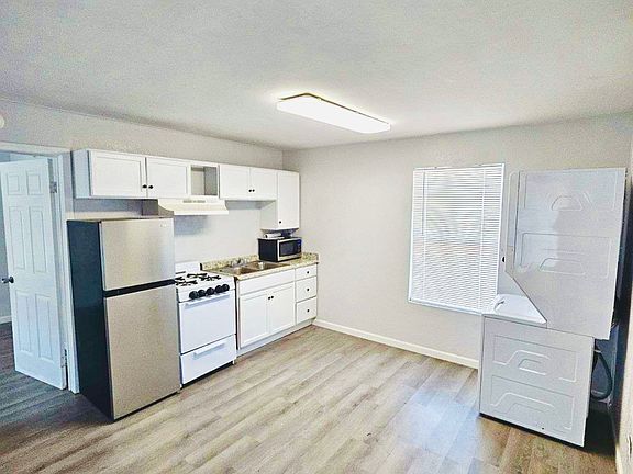 2nd image of 638 1/2 W Brighton Ave
