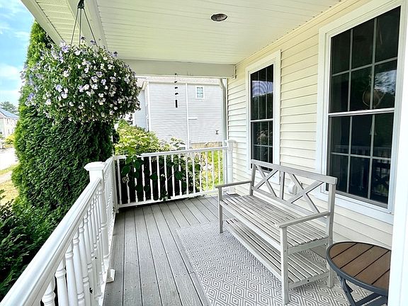 5th image of 35 Brunelle Dr