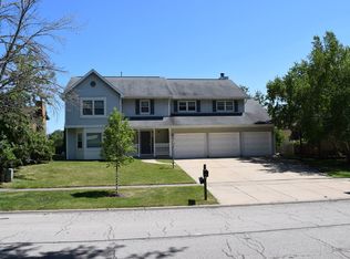 435 Red Rock Dr, Lindenhurst, IL 60046