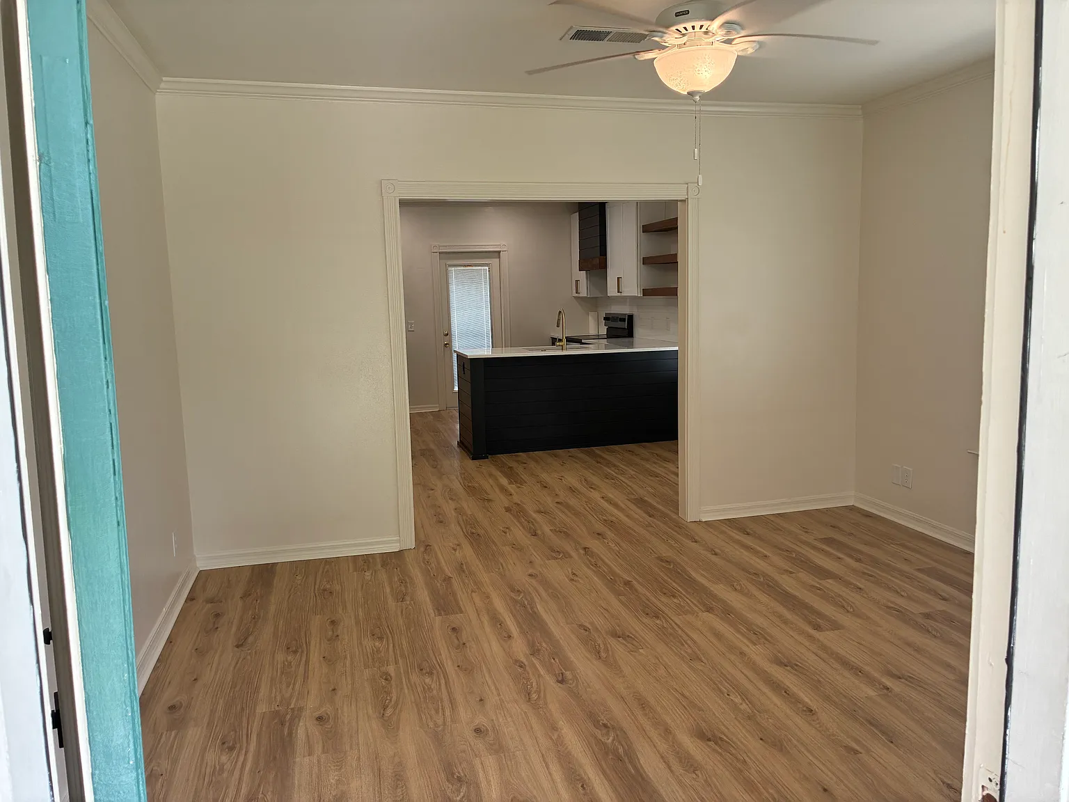2 bed, 1010 sqft, $1,700 — Photo 2