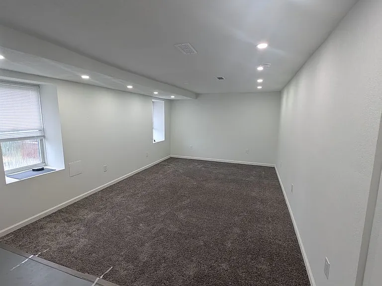 2508 Cobden St — Photo 17