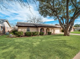 3216 Spring Valley Dr, Bedford, TX 76021