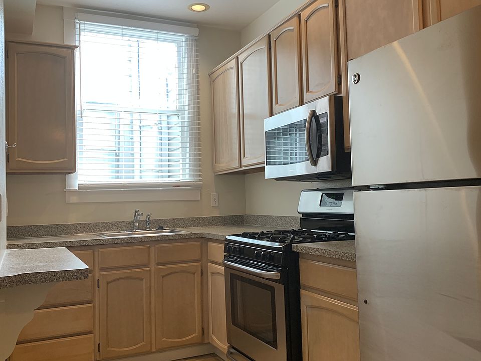 1st image of 2185 Bay St APT 9