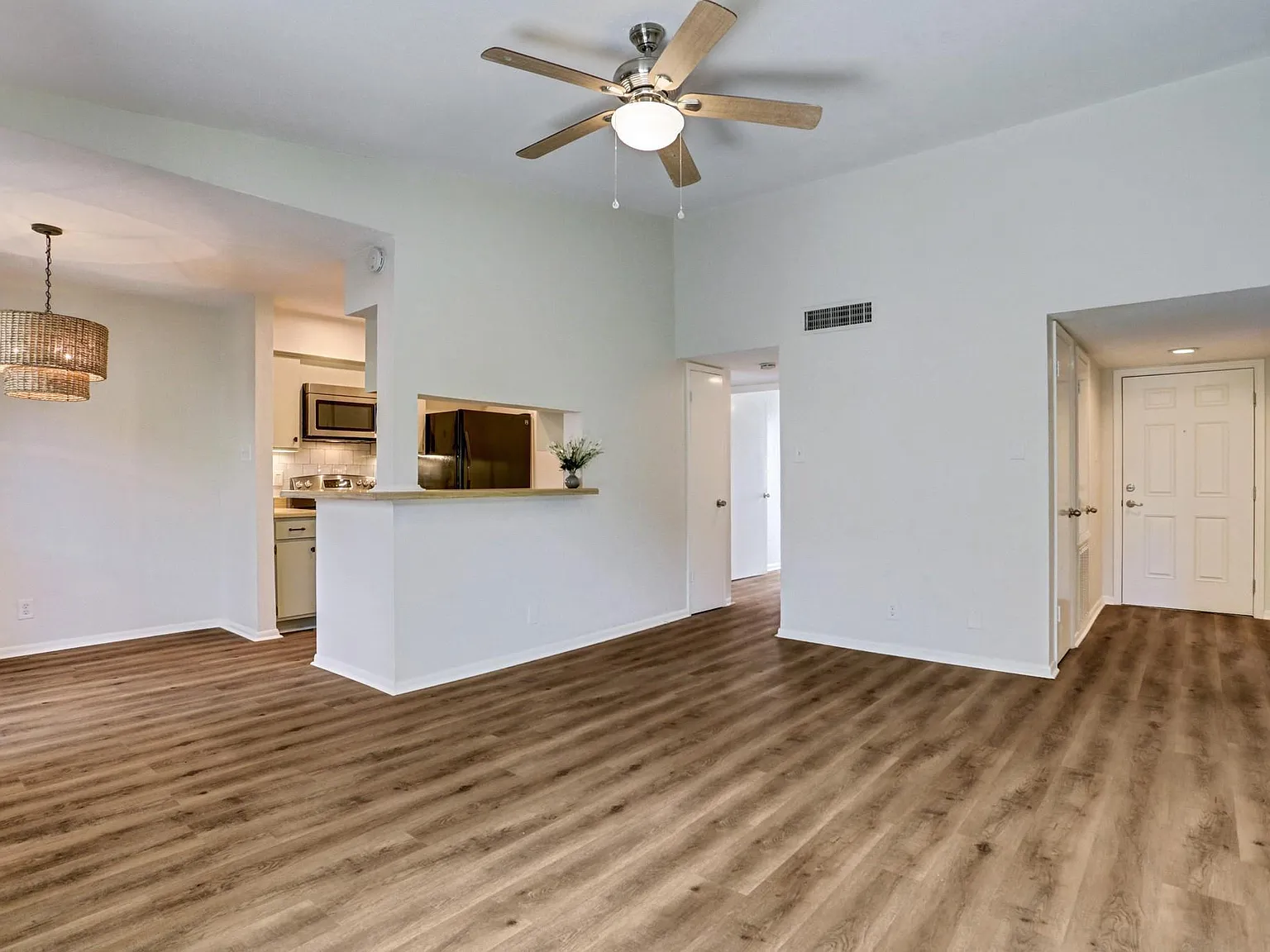 2 bed, 2.0 bath, 978 sqft, $1,500 — Photo 3