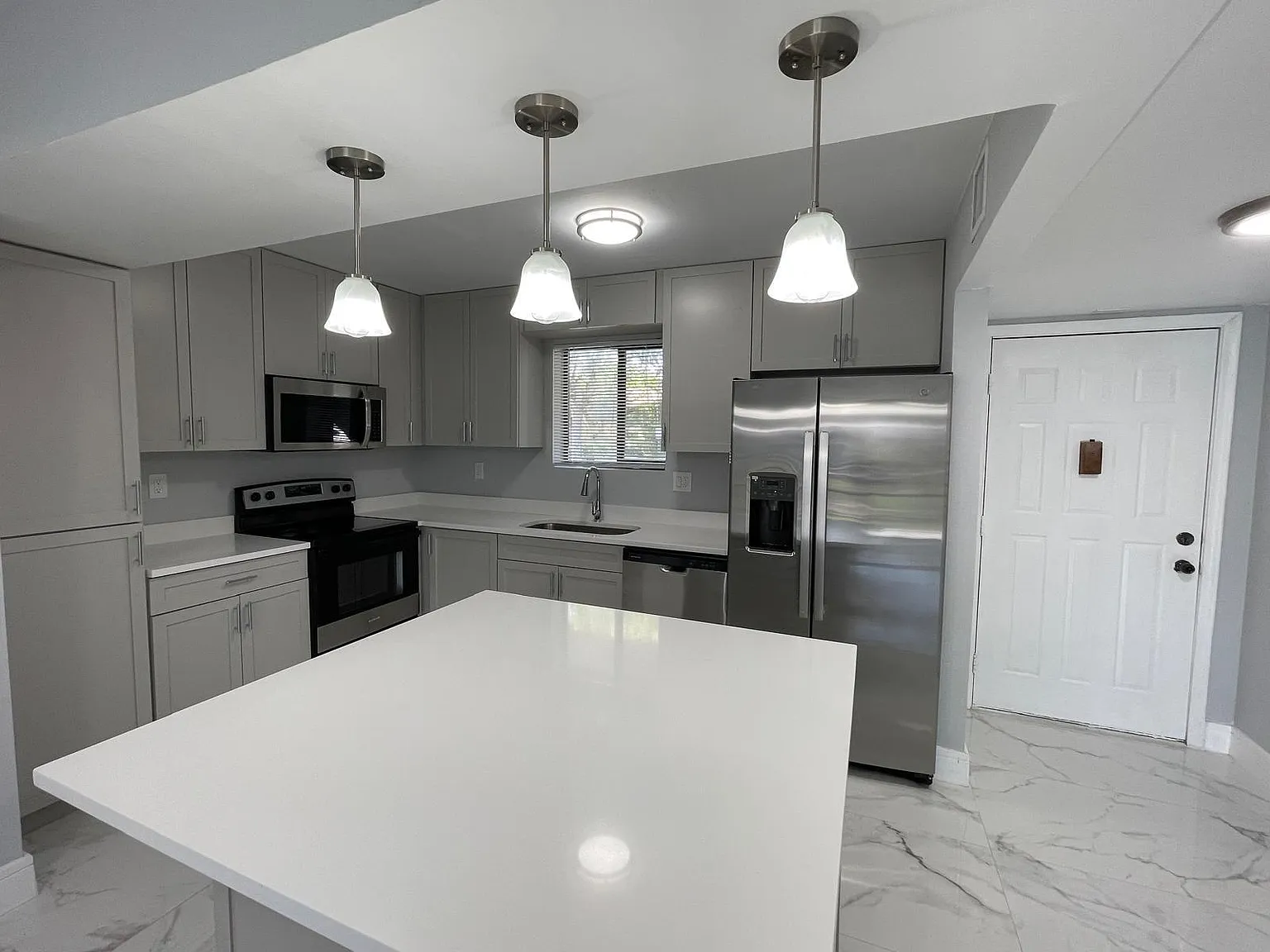4 bed, 2.0 bath, 1332 sqft, $3,500 — Photo 1