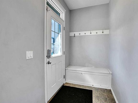 4th image of 121 E Skyview Ranch Dr NE
