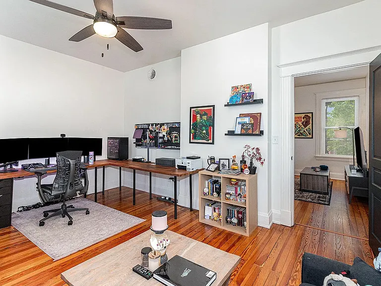 251 W 8th St #2 — Photo 16