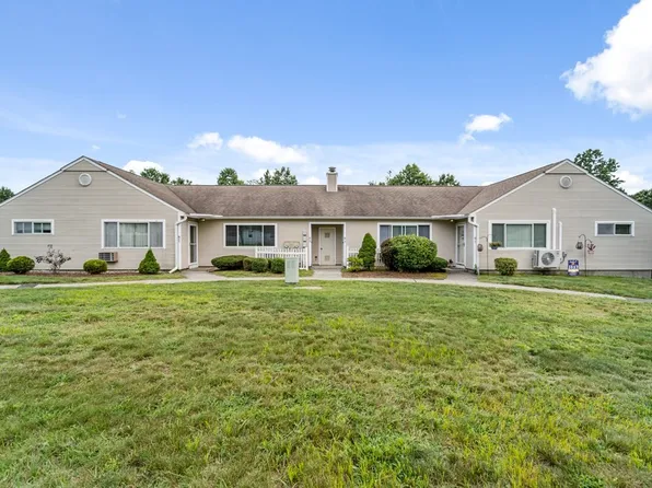 95 Collins St #E-6, Chicopee, MA 01022
