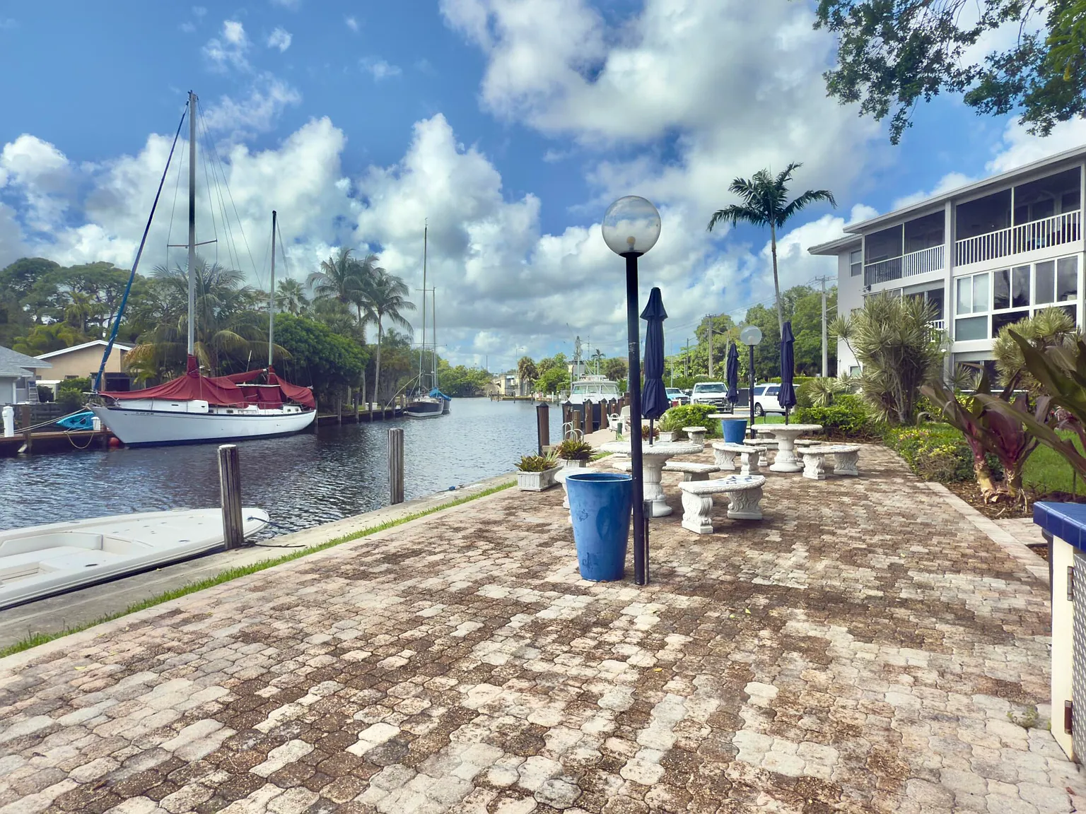 1 bed, 1.5 bath, 890 sqft, $2,100 — Photo 3