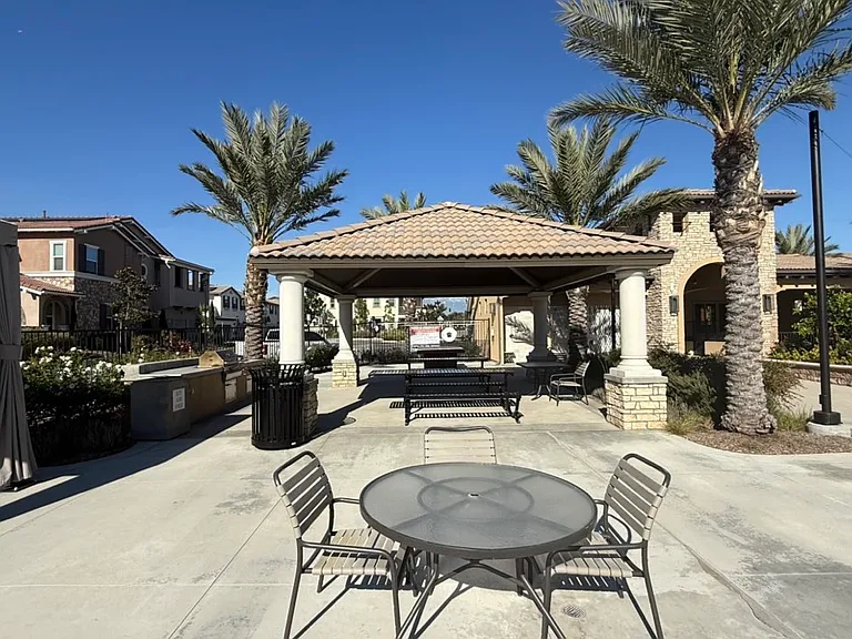 7100 Montecito Ln — Photo 23