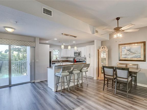 3rd image of 425 NE 1st Street #425