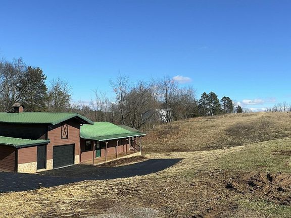 2nd image of 2820 Holiday Hills Rd