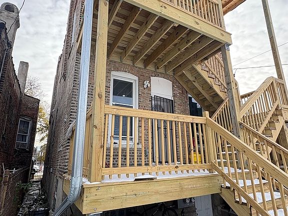 3rd image of 3950 W Polk St