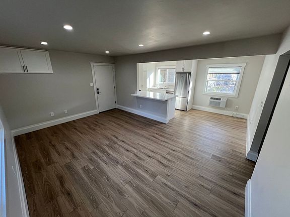 3rd image of 964-974 Dolores Dr #964