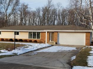 N51W15258 Susan Dr, Menomonee Falls, WI 53051