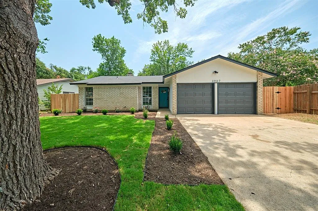 3 bed, 2.0 bath, 1247 sqft, $2,450 — Photo 1